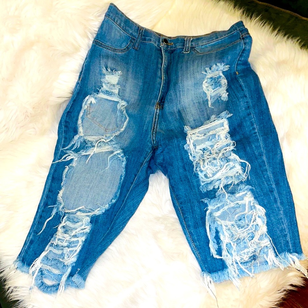 💫 Preowned! Fashionnova destroyed Jeans 💫